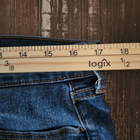 Old Navy Women's Blue Jean Shorts Cuffed Hem  Size 12 - Picture 5 of 7